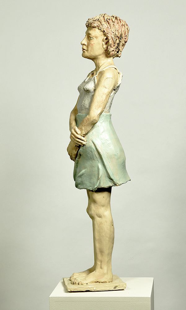 Mädchen in blauem Kleid