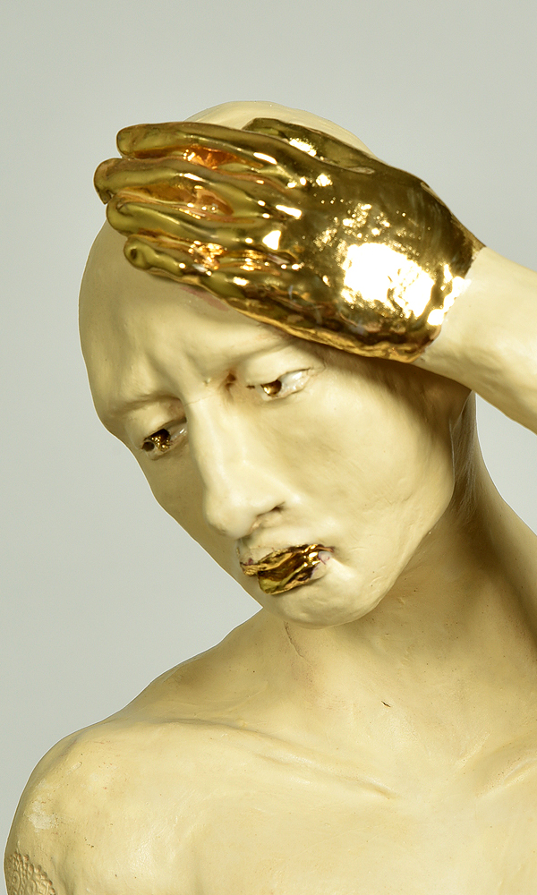 Mann mit goldenen Händen