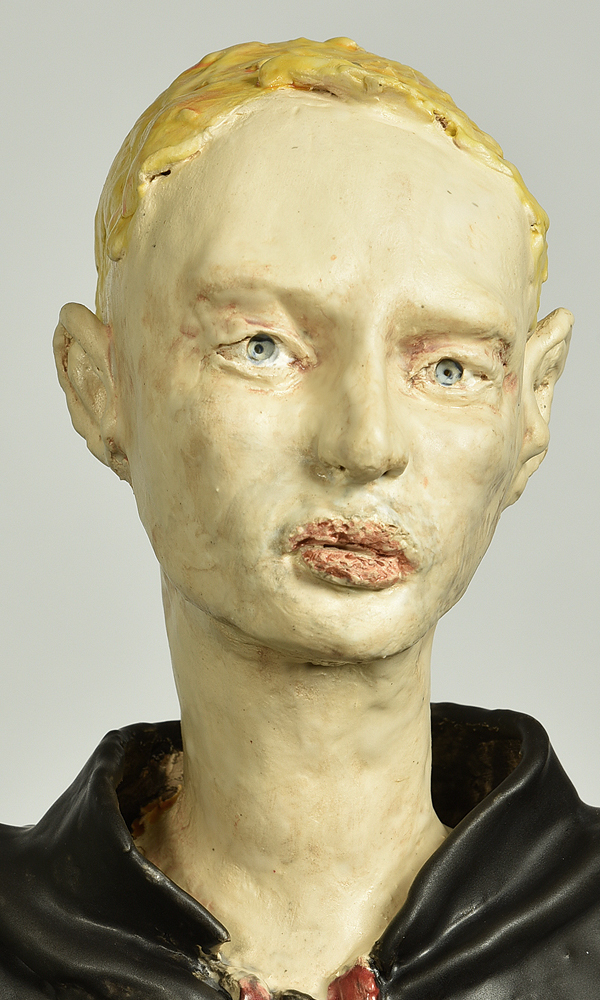 Frau mit blauen Augen