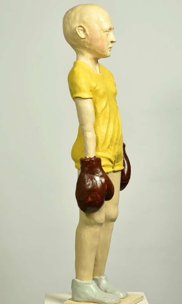 Junge mit Boxhandschuhen