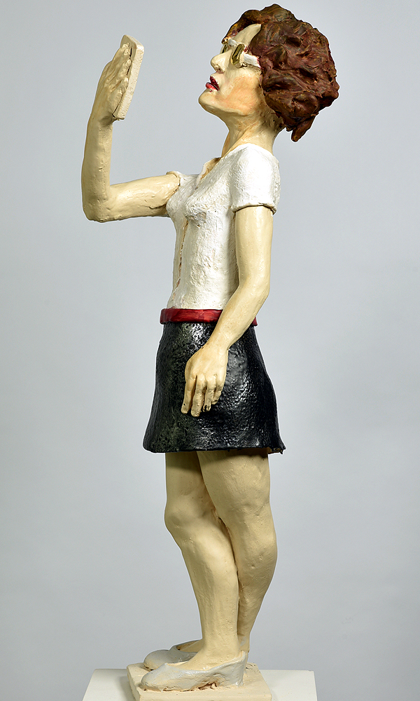 Frau mit goldener Brille